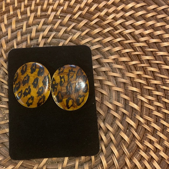 🌻2 for $15🌻 Cheetah Earrings - Picture 1 of 3